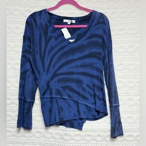 Red Haute Long Sleeve V-Neck with Spiral Hem Waffle Top - Small